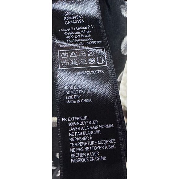 Adorable Black, Blue, Gray and White Spotted Crop top blouse by Forever 21 size - Picture 8 of 8